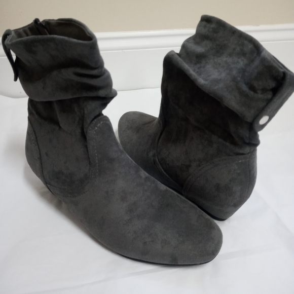 Faux Suede Ankle Boots Slight Heeled Zippered Gray - Picture 3 of 9